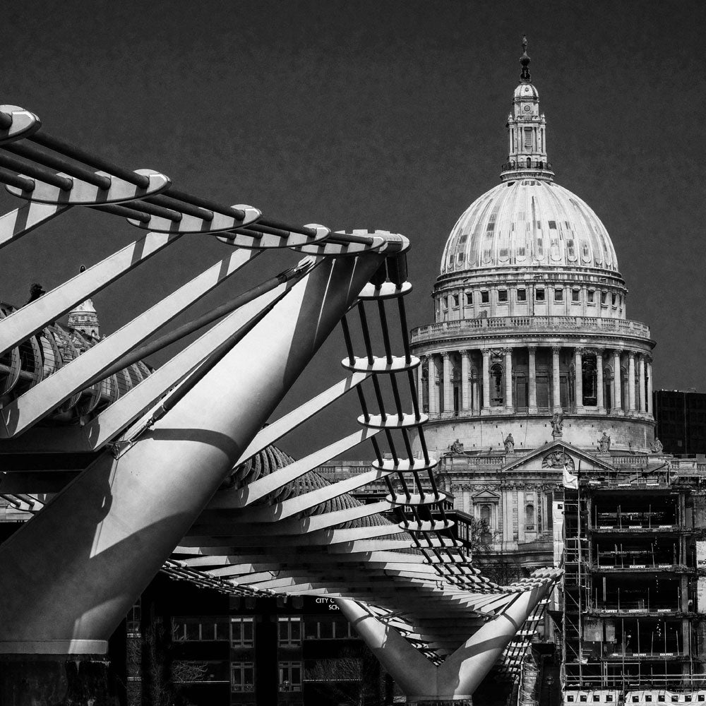 Black &amp; White Photography - St-Paul&#39;s and Millennium Bridge, London (#AA_BW_21)